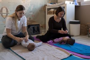 Massage bébé Shantala atelier apprendre à masser son bébé doula Rhône Lyon